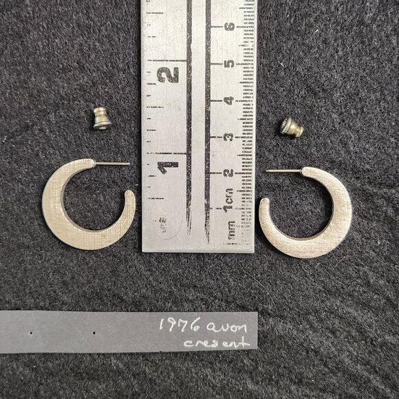 Vintage Avon Silver Toned Crescent Hoop Earrings - Picture 5 of 8